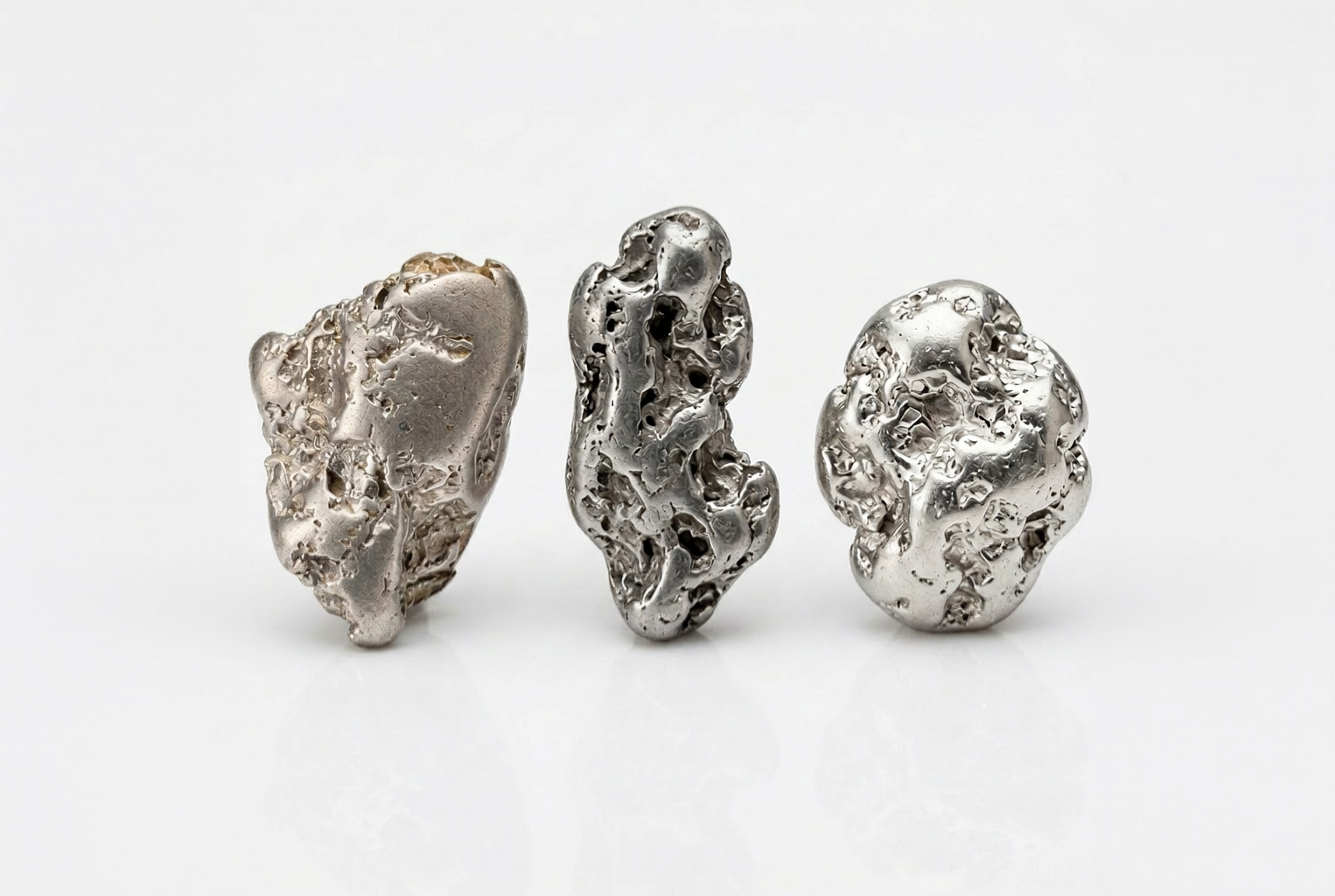 The White Metal Dilemma: Platinum vs. Palladium Rings