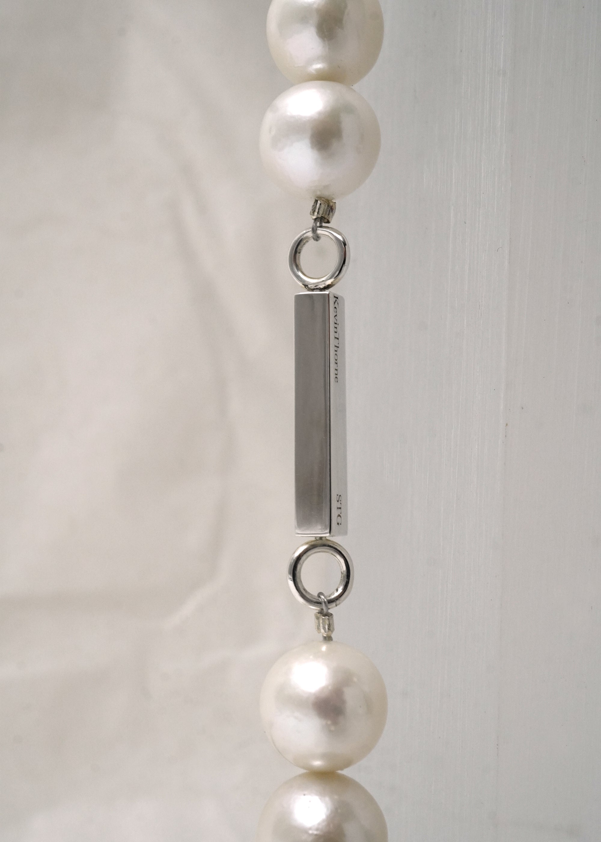 Monolith- Pearl- White Round