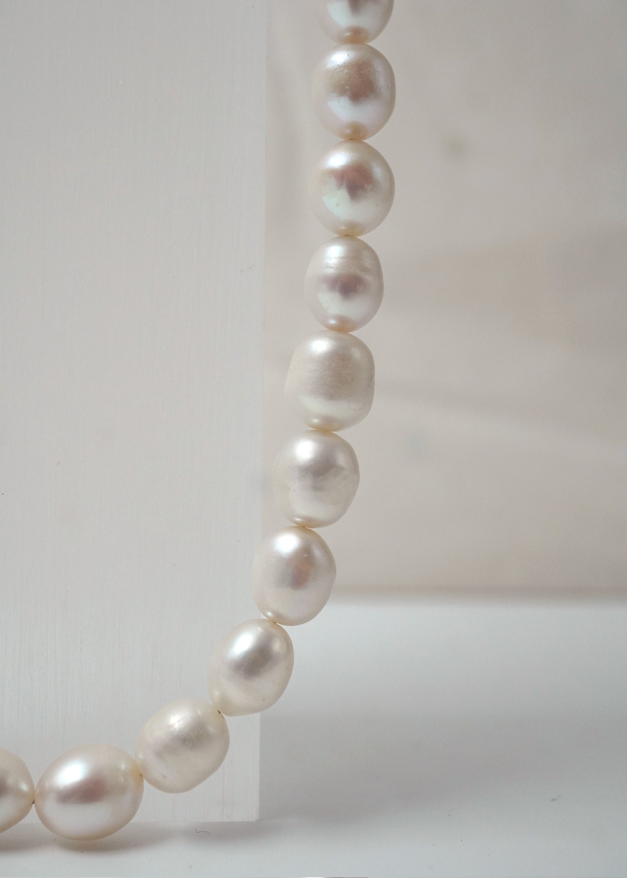 Monolith- Pearl- White Oval